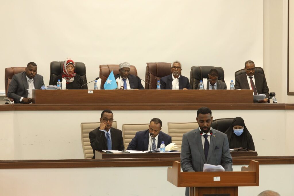 Xildhibanada Labada Gole Ayaa Manta Kulan Wadjir Dood Kagayeeshay Arimaha Maliyada