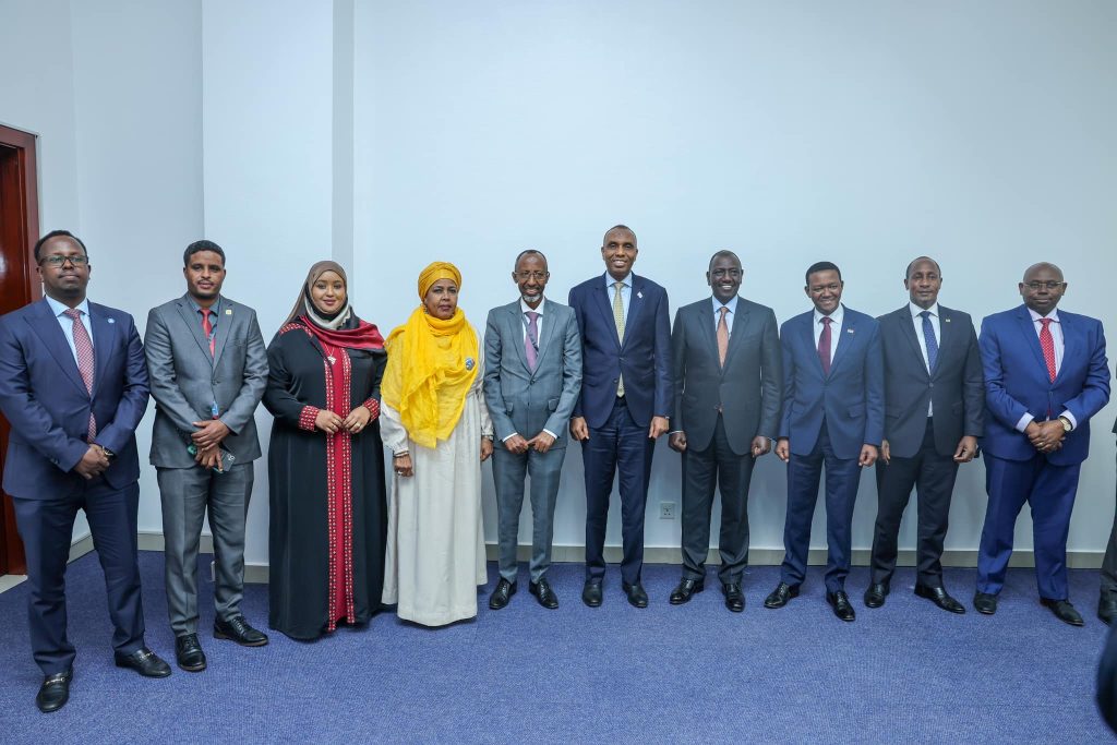 RA’IISUL WASAARE XAMSA OO MADAXWEYNAHA KENYA RUTO KALA HADLAY FUDUDEYNTA DAL-KU GALKA KENYA IYO CIRIBTIRKA KHAWAARIIJTA